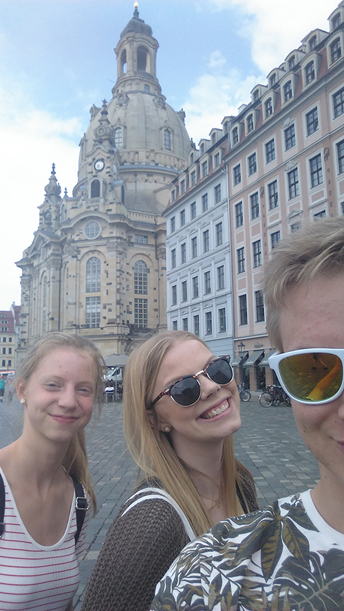 Tre glada ungdomar i Tyskland